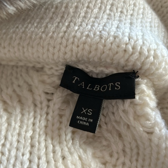 Talbots pull on Poncho with faux Collar. - Picture 6 of 6